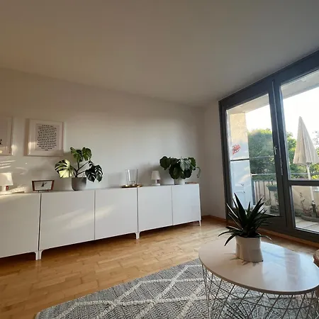 Lubuhome Zentrale Lage Mit Parkplatz Und Balkon * Ludwigsburg